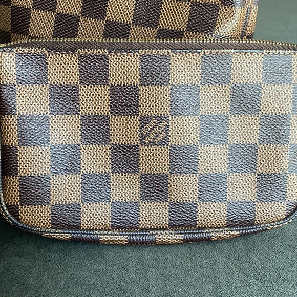 Louis Vuitton Damier Canvas Marais Bag with Accessories - Picture 3 of 7